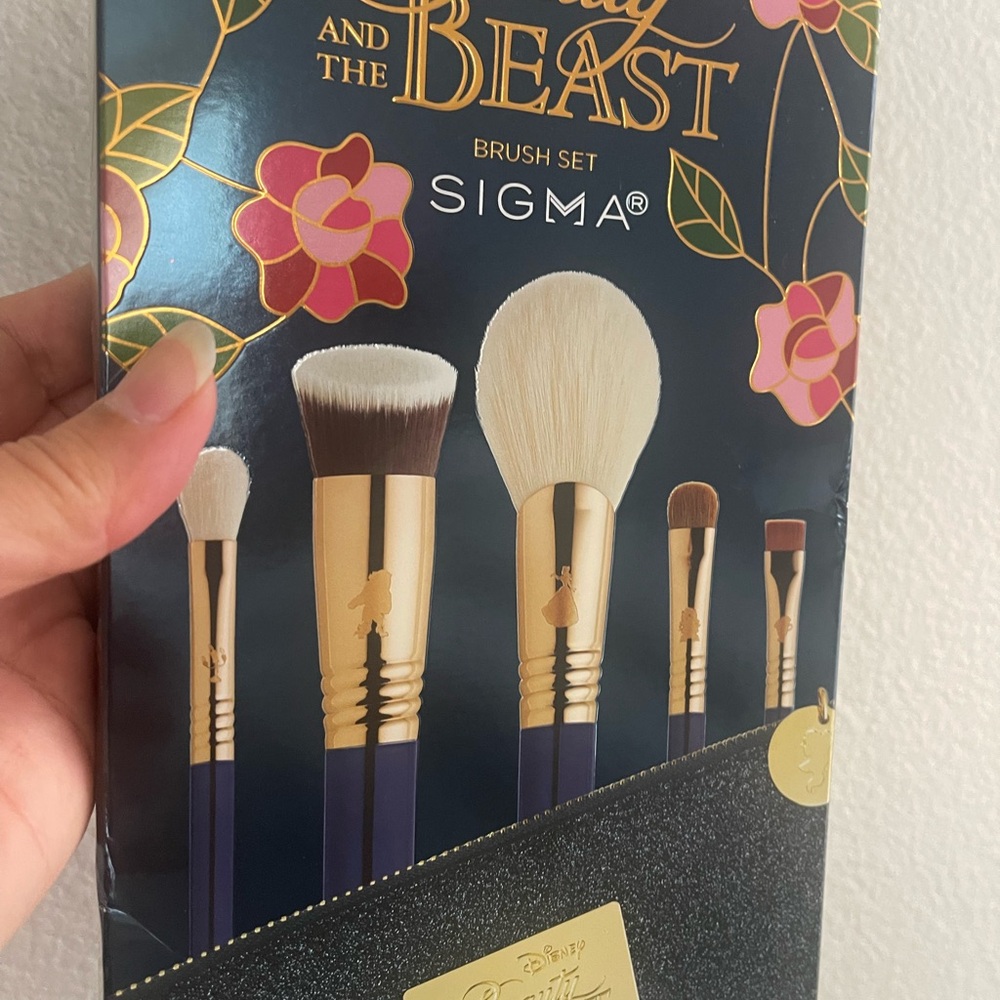 Disney Beauty and the Beast Makeup Brush Set - Gold, Navy, Pink - Picture 4 of 4